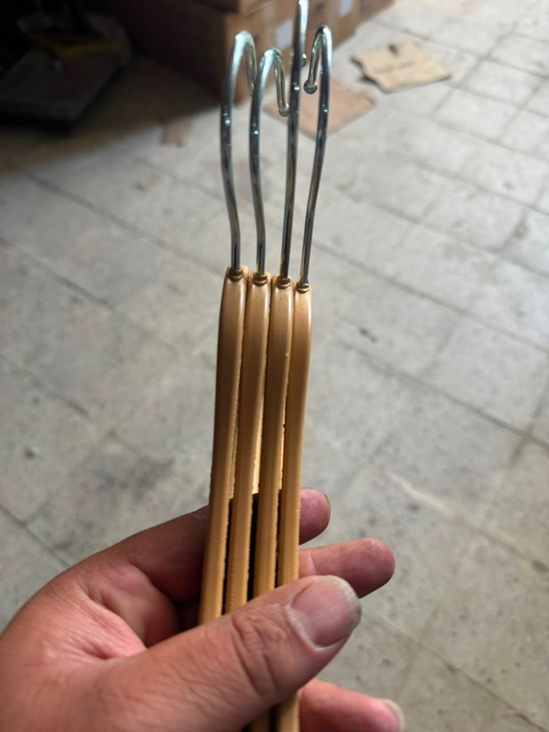 چوب لباسی طرح چوب پلاس ( بسته 24 عددی )