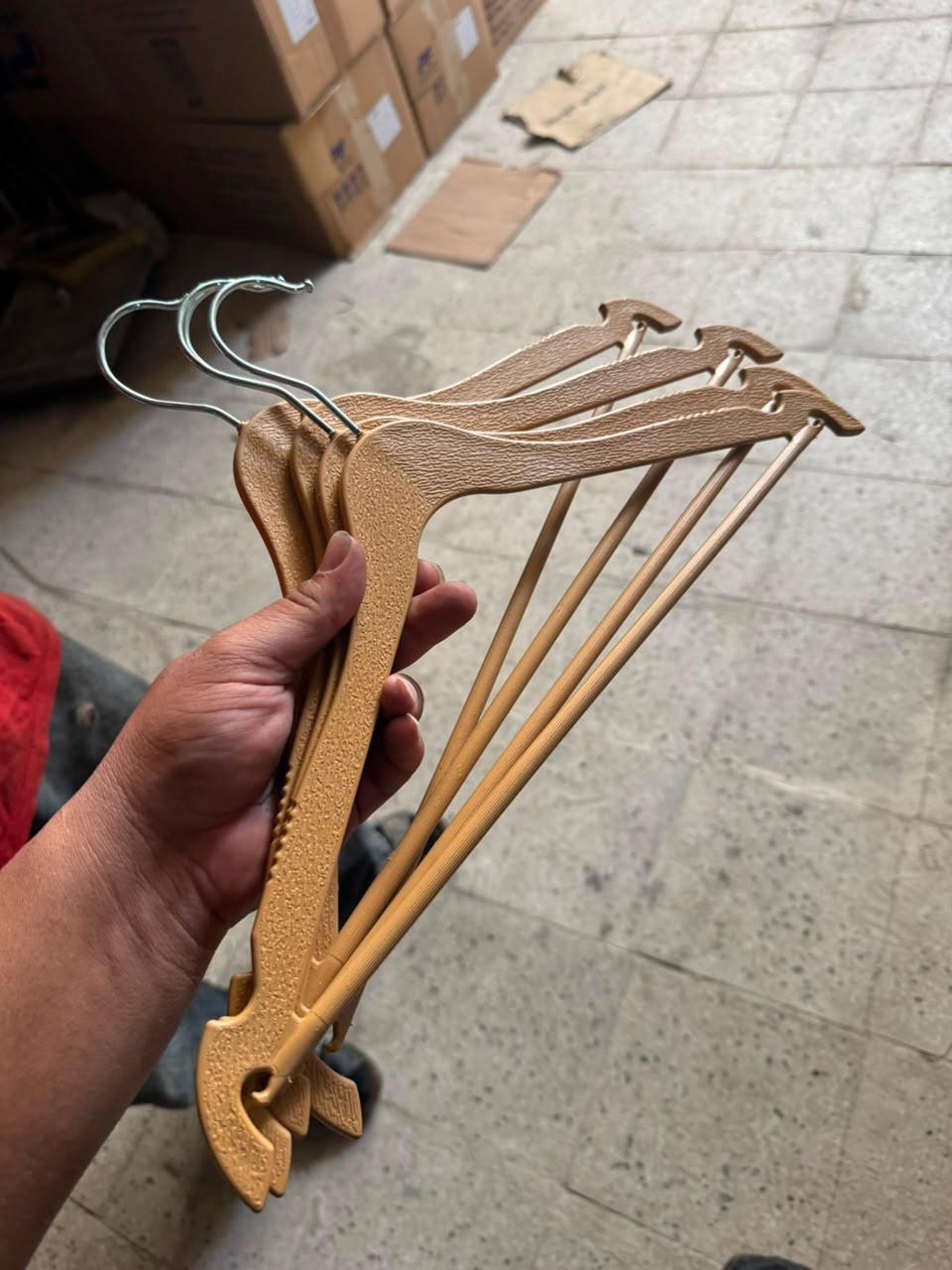 چوب لباسی طرح چوب پلاس  ( بسته 24 عددی )